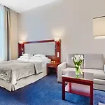 ホテル Atrium 4*