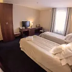 Atrium 4*
