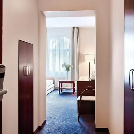 Atrium 4*
