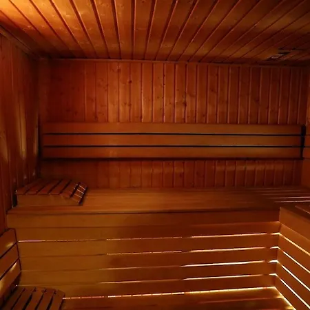 Atrium 4*