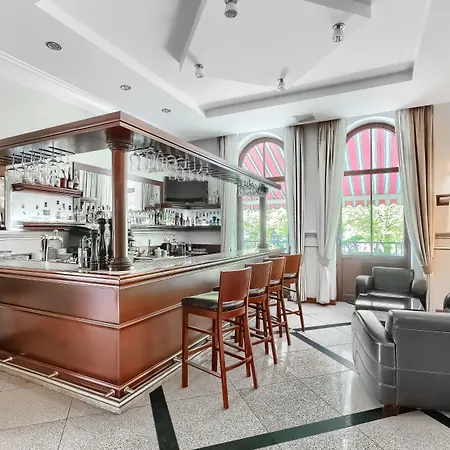 Atrium Отель 4*