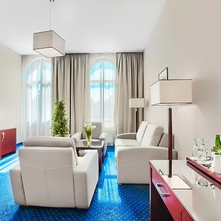Atrium 4*