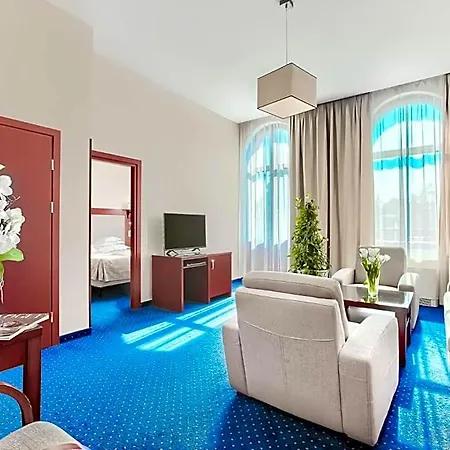 Atrium 4*