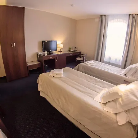 Atrium 4*